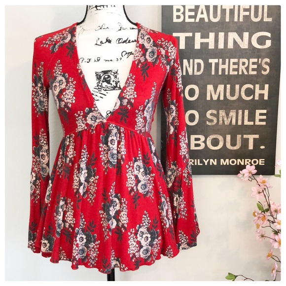 Free People Tops - ❤️Beautiful Free People Bell Sleeved Tunic❤️